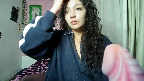 sexy lolas online show from March 17, 5:44 am