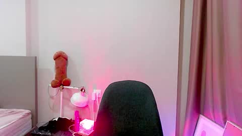 Mandy Green online show from February 18, 11:59 pm