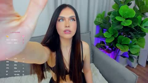 Snapshot of sexyangeloux chatting on October 25, 7:32 pm Lou online show from October 25, 7:32 pm