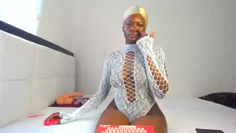 sexybootydoll online show from March 30, 11:43 am