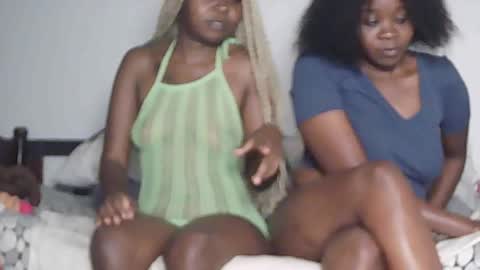 sexyebony283378 online show from April 12, 7:49 pm