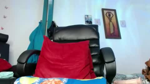 Mary online show from April 1, 7:22 pm