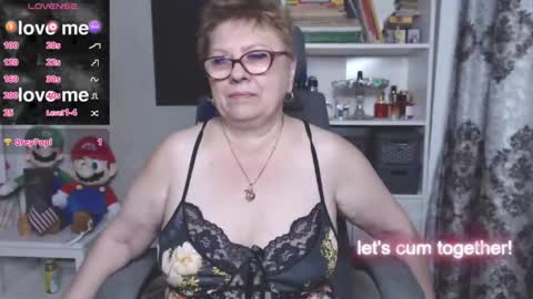 Snapshot of sexylynette4u chatting on October 27, 11:06 am sexylynette4u online show from October 27, 11:06 am