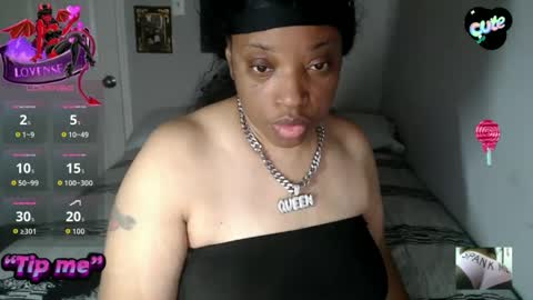 Snapshot of sexymona1218 chatting on September 28, 2:00 pm SexyMona online show from September 28, 2:00 pm