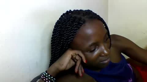 VIVIAN online show from February 12, 5:05 pm