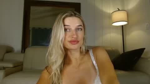 Squriting serenah online show from June 17, 5:20 am