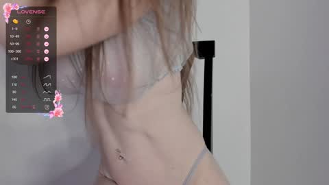 Estee online show from February 9, 6:54 pm