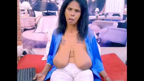 sexyva4u2luv online show from April 16, 8:41 pm