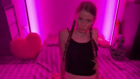 shadebabe online show from May 16, 10:58 am