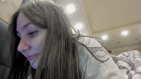 Snapshot of shadow_raffi chatting on January 14, 3:32 am shadow_raffi online show from January 14, 3:32 am