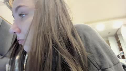 Snapshot of shadow_raffi chatting on December 30, 1:26 am shadow_raffi online show from December 30, 1:26 am