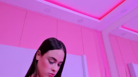 Shaina Vasquez online show from December 22, 6:38 am