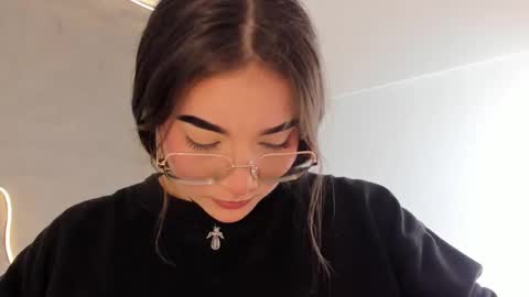 Shanntal  online show from February 25, 7:23 pm