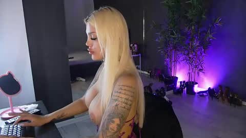 shayblonde online show from March 11, 2:51 pm