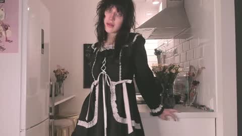 Snapshot of sheeny_shy chatting on December 9, 11:45 pm Chiara online show from December 9, 11:45 pm