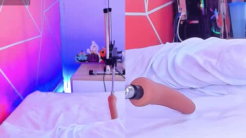    online show from October 18, 10:00 pm