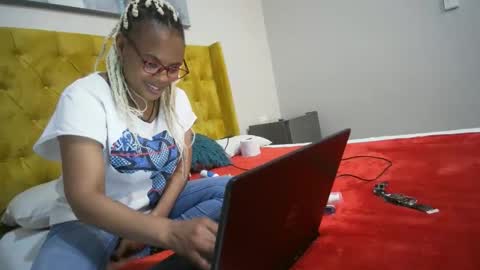 Snapshot of shotofmocha chatting on September 19, 4:39 pm shotofmocha online show from September 19, 4:39 pm