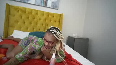 Snapshot of shotofmocha chatting on September 14, 9:07 am shotofmocha online show from September 14, 9:07 am