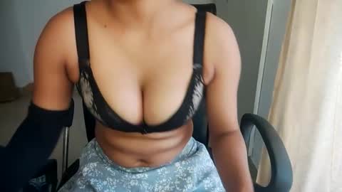 Snapshot of shreya_0 chatting on September 25, 9:08 am shreya_0 online show from September 25, 9:08 am