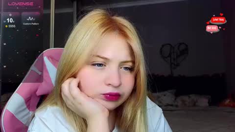 Molly online show from February 22, 12:05 am