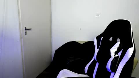 shy_nerd_babyy online show from June 30, 10:26 am