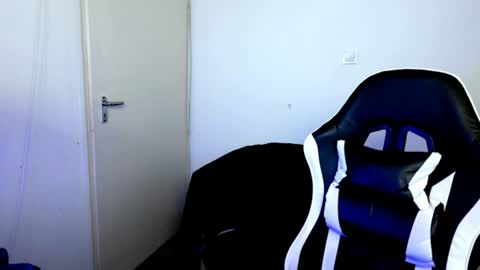 shy_nerd_babyy online show from July 28, 6:20 pm