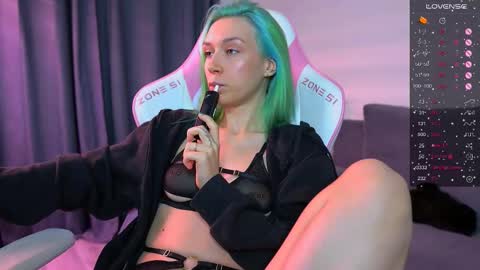 Snapshot of shy_or_horny chatting on September 23, 3:15 am HI i am Marcy online show from September 23, 3:15 am