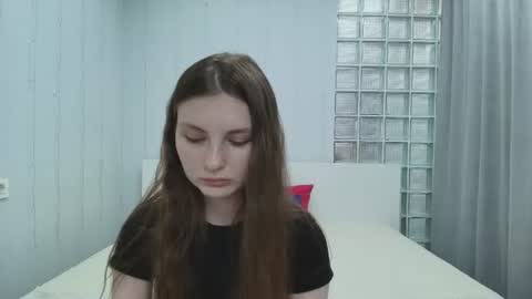 shyly_lisa online show from June 13, 3:04 am