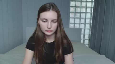 shyly_lisa online show from June 29, 8:43 am
