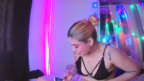 Elektra chair online show from March 5, 5:42 pm