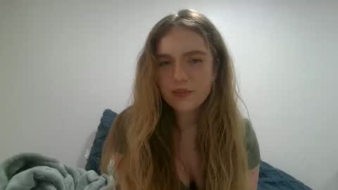 sillygoose1014 online show from March 30, 8:41 pm