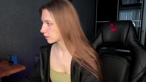 simikiss online show from May 8, 10:18 am