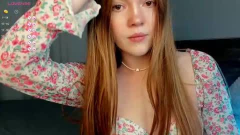 Snapshot of sinfulsmile_ chatting on October 20, 9:45 am Ivy online show from October 20, 9:45 am