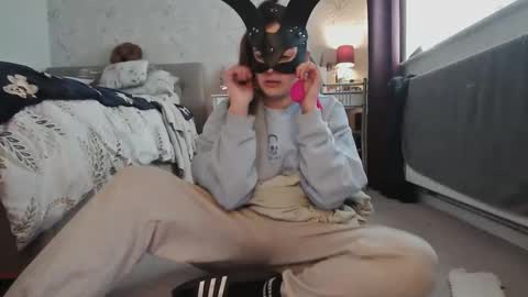 sinsealed online show from February 20, 4:19 pm