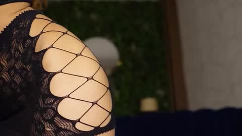 Dee online show from March 22, 9:43 pm