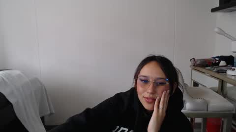 Snapshot of skarlet_adams chatting on February 11, 8:10 pm Alice online show from February 11, 8:10 pm