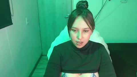 Snapshot of skarlet_adams chatting on October 20, 10:13 pm Alice online show from October 20, 10:13 pm