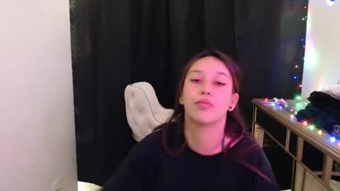 Snapshot of skarlet_adams chatting on January 20, 8:40 pm Alice online show from January 20, 8:40 pm