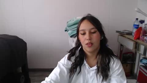 Snapshot of skarlet_adams chatting on February 17, 8:06 pm Alice online show from February 17, 8:06 pm
