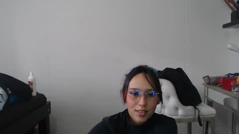 Snapshot of skarlet_adams chatting on February 7, 9:37 pm Alice online show from February 7, 9:37 pm