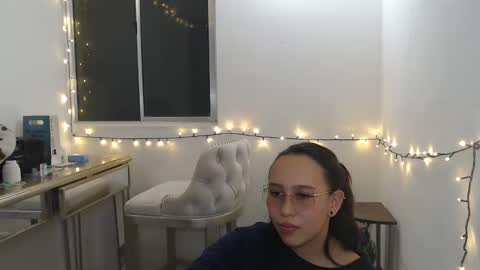 Snapshot of skarlet_adams chatting on January 31, 4:47 am Alice online show from January 31, 4:47 am