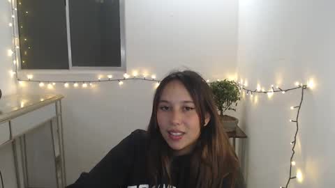 Snapshot of skarlet_adams chatting on January 24, 12:42 am Alice online show from January 24, 12:42 am