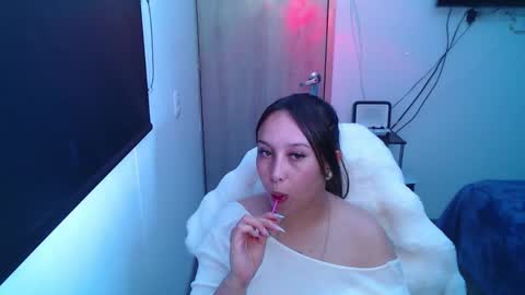 Snapshot of skarlet_adams chatting on September 25, 10:29 pm Alice online show from September 25, 10:29 pm