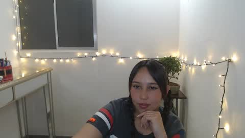 Snapshot of skarlet_adams chatting on January 24, 6:35 pm Alice online show from January 24, 6:35 pm