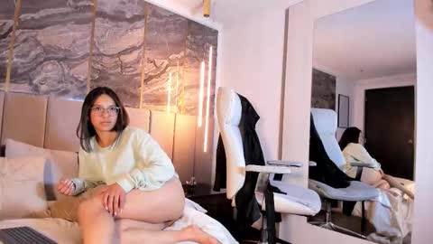 Skay  online show from November 20, 7:37 pm