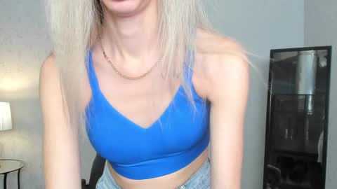 Skinnyladyy online show from February 27, 2:10 am