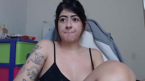 Snapshot of skyler1195 chatting on March 4, 5:24 pm Skyler online show from March 4, 5:24 pm