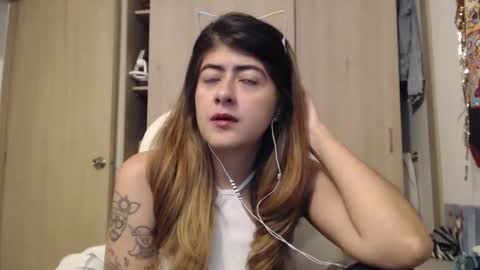 Snapshot of skyler1195 chatting on March 1, 3:43 am Skyler online show from March 1, 3:43 am