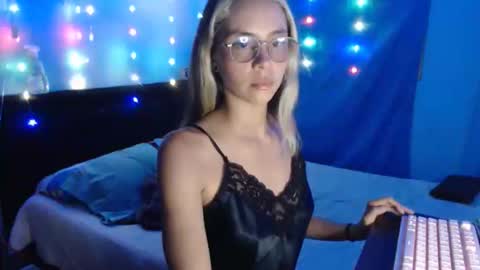 slone03 online show from October 4, 12:16 am