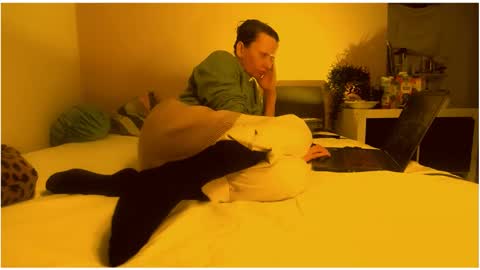 smile_dance_ online show from February 15, 11:17 am